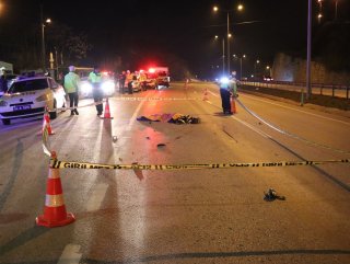 Sakarya'da yayaya önce otomobil sonra kamyon çarptı
