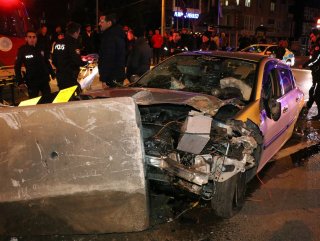 Antalya'da yeni evli çift trafik kazası yaptı:1 ölü