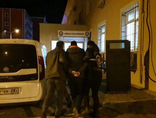 Komşusunu eve çağırıp silahla öldürdü