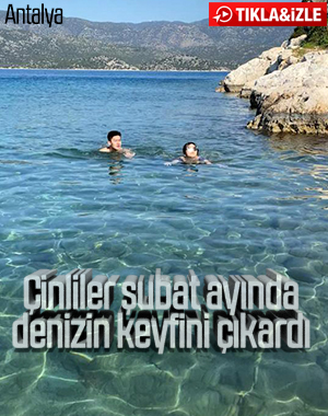 Çinli turistlerin Antalya'da deniz keyfi