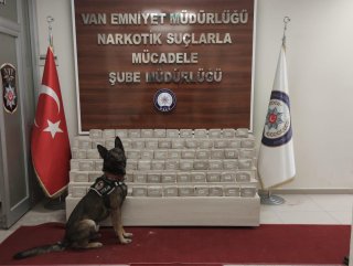 Van'da bir minibüste 37 kilo 780 gram uyuşturucu bulundu