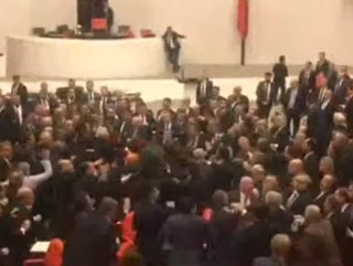 AK Parti Engin Özkoç'un istifasını istedi