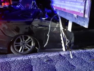 Ankara'da otomobil tıra arkadan çarptı: 2 ölü