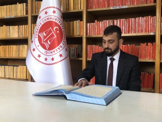 Cezaevinde hafız olan hükümlüye ödül verildi