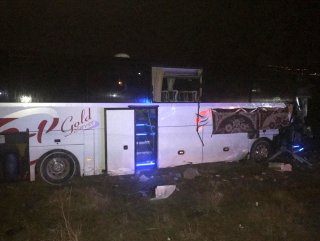 Aksaray'da yolcu otobüsü kaza yaptı: 44 yaralı