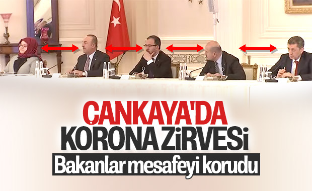 Korona toplantısında mesafeler korundu