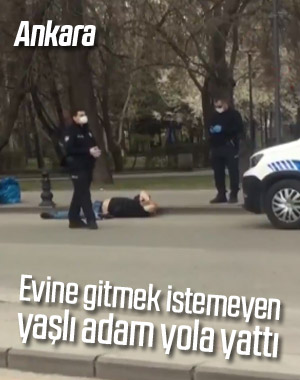 Polisin evine götürmek istediği yaşlı adam, yola yattı