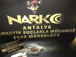 Antalya'da havalimanında uyuşturucu madde kontrolü