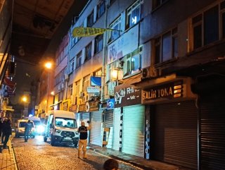 Fatih'te iş hanında yangın: 1 ölü
