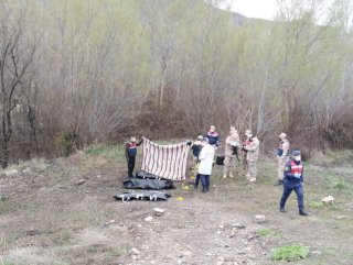 Sivas'ta otomobil dereye uçtu: 4 ölü
