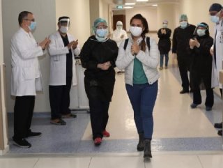 Tokat'ta koronavirüsü yenen hemşire taburcu edildi