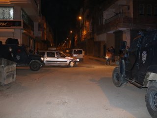 Diyarbakır'da balkona çıkan adam başından vuruldu