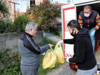 Evlerin kapısında ekmek satışı başladı