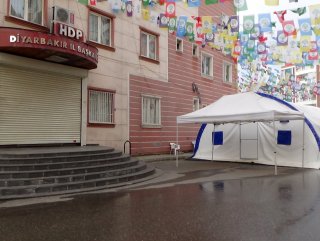 Evlat nöbetine sokağa çıkma yasağı nedeniyle ara verildi