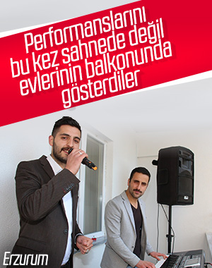 Evlerinin balkonundan site sakinlerine konser verdiler