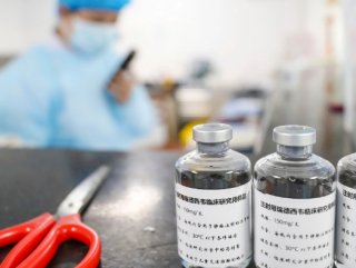 İngiltere'de koronavirüs ilacı denemesi başladı