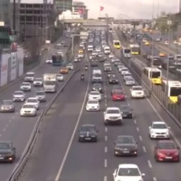 İstanbul'da trafik salgın öncesi günleri hatırlattı