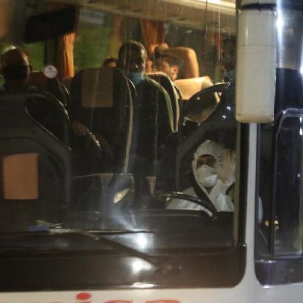 292 Türk vatandaşı Katar’dan İzmir'e getirildi