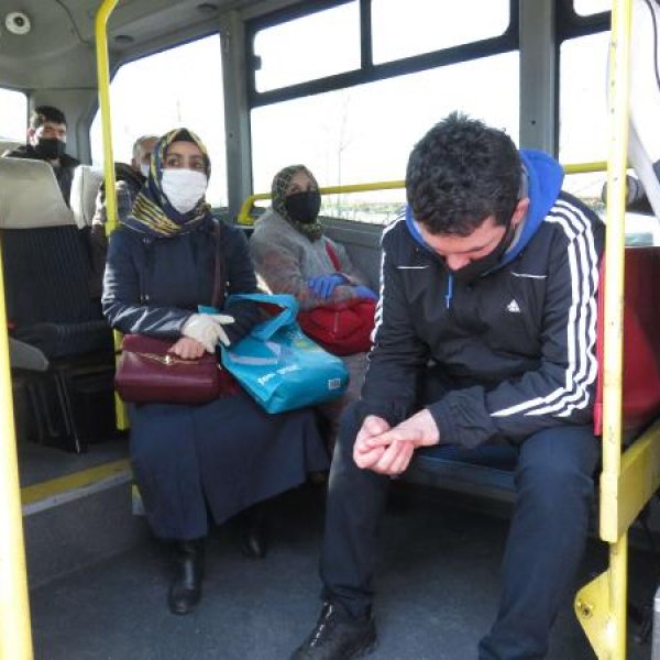 Pendik'te fazla yolcu alan minibüs şoförüne cezai işlem