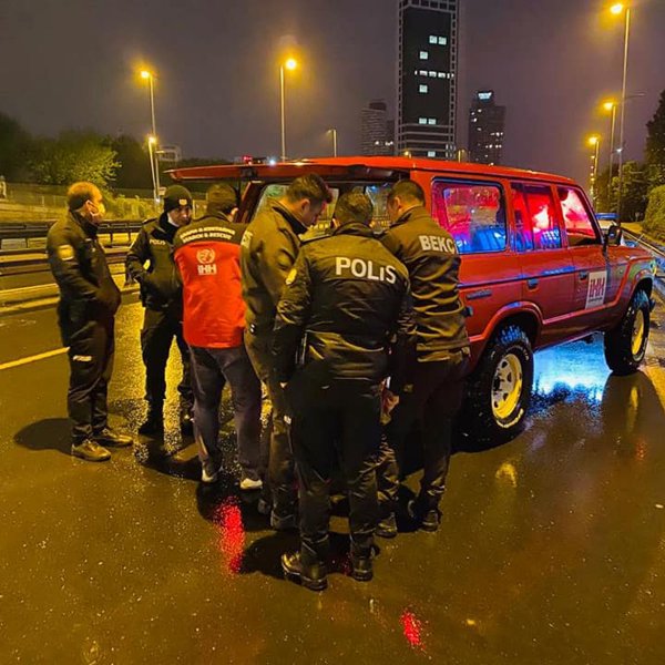 İHH’dan emniyet mensuplarına sahurluk ikramı