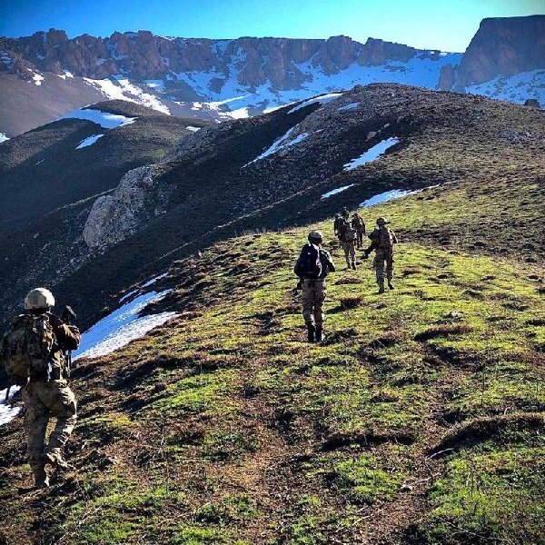Şemdinli'de PKK'ya ait 5 EYP düzeneği ele geçirildi