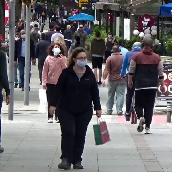 Bağdat Caddesi'nde insan kalabalığı devam ediyor