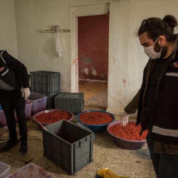 Küçükçekmece'de 1.5 ton kaçak nargile tütünü ele geçirildi