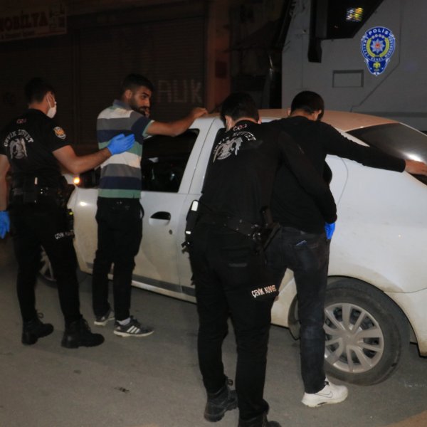 Adana polisi uyuşturucu satanlara göz açtırmıyor