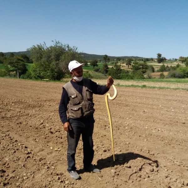 Denizli'de yakaladığı 1.5 metrelik yılanla böyle oynadı