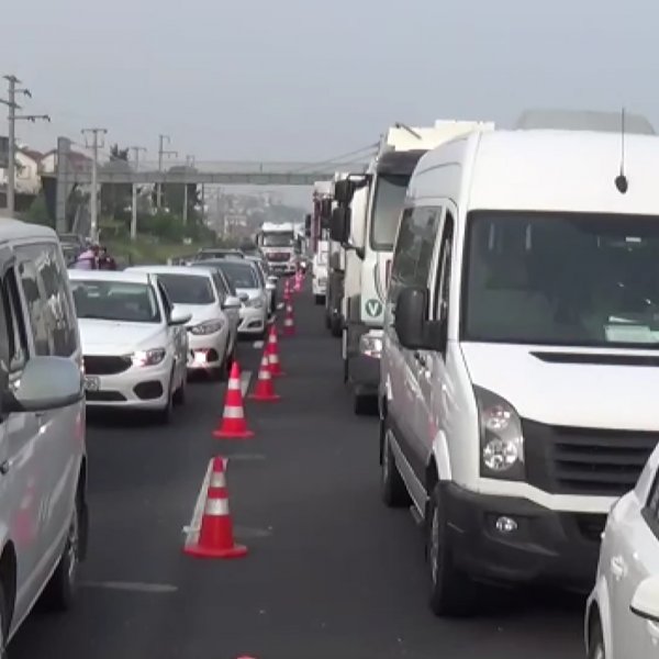 Tekirdağ il sınırında koronaya rağmen araç yoğunluğu