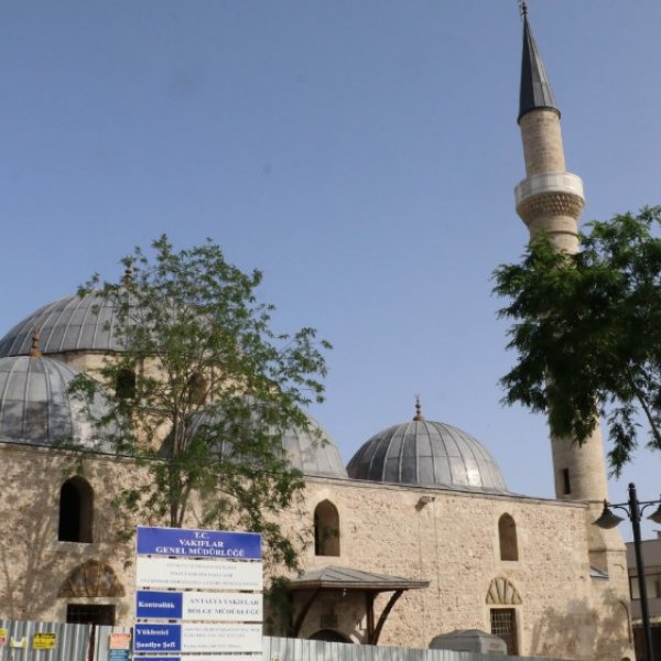 Tarihi tekeli Mehmet Paşa Cami’nde altın işlemeler bulundu