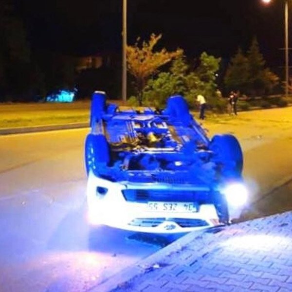 Karşı şeride geçen araç kaza yaptı: 1 ağır yaralı