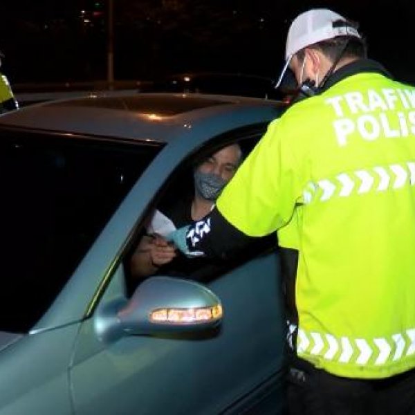 İstanbul'da yasak denetimleri gece de devam ediyor