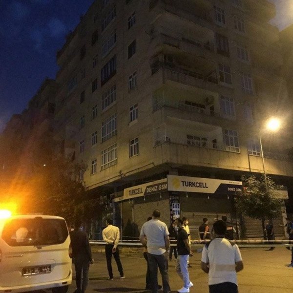 Diyarbakır'da 3 bina, çökme tehlikesiyle boşaltıldı
