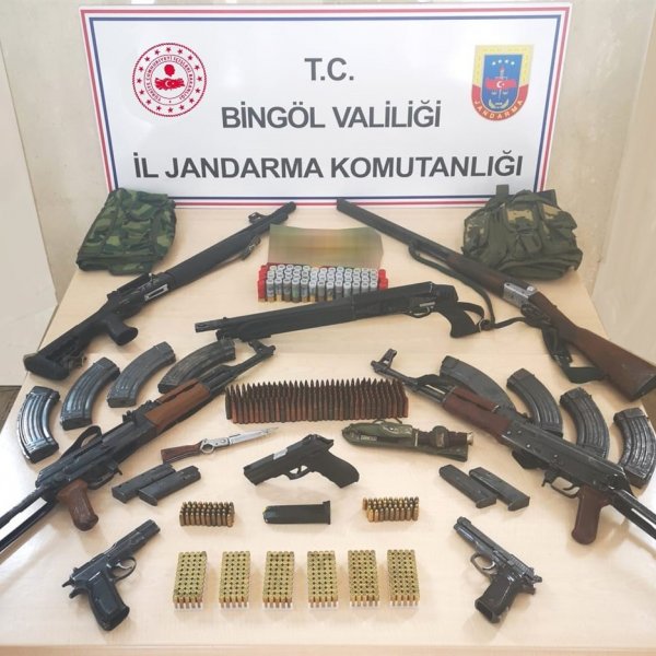 Bingöl'de çok sayıda silah ve mühimmat ele geçirildi
