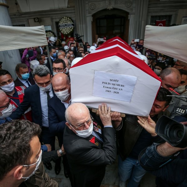 Şehit polis memuru Erman Özcan son yolculuğuna uğurlandı