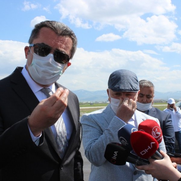 Erzurum Havalimanı pisti bitmeyince Vali sinirlendi