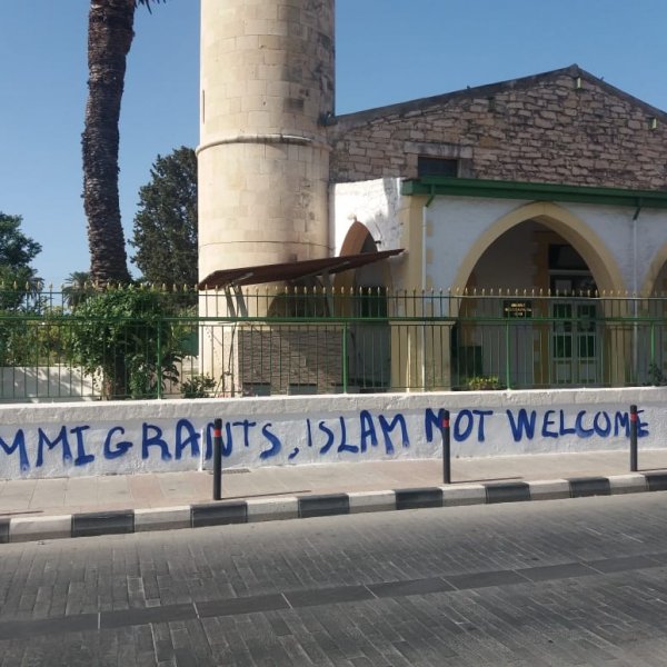 Güney Kıbrıs'taki camiye saldırıya tepkiler büyüyor