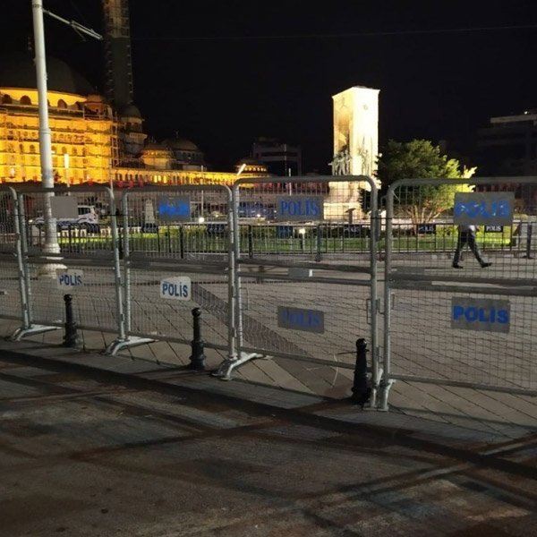 Taksim Meydanı'nda bariyerli önlem