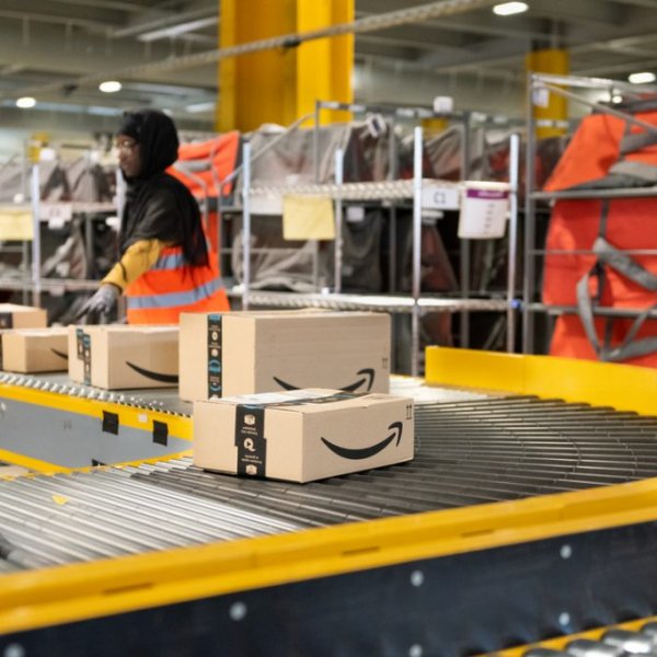 Amazon depo işçileri, korona nedeniyle şirkete dava açtı