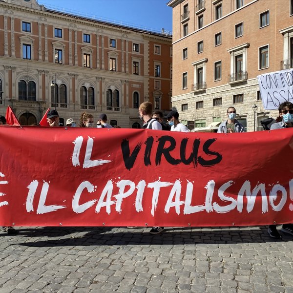 İtalya'da korona sonrası ekonomik durum protesto edildi