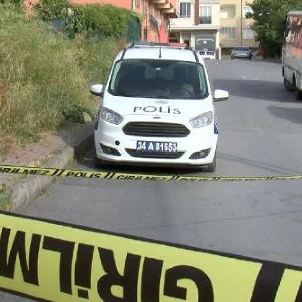 Arnavutköy'de ağabey, kardeşini vurup başında bekledi