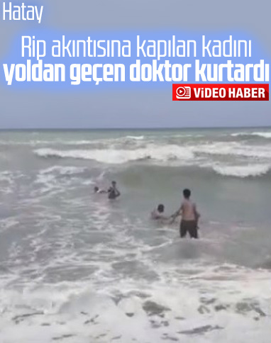 Hatay'da rip akıntısına kapılan kadının kurtarılma anı