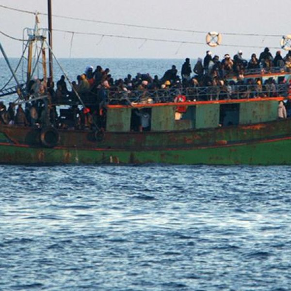 Tunus açıklarında göçmen teknesi battı: 55 ölü