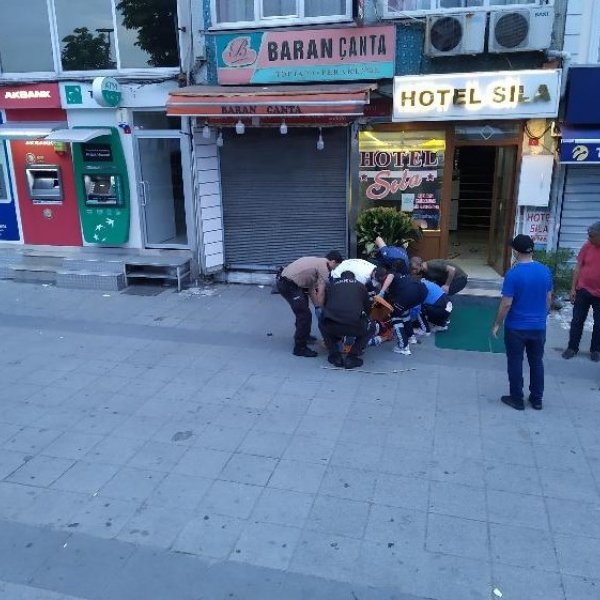 İstanbul'da bir kişi otelin 3’üncü katından düştü