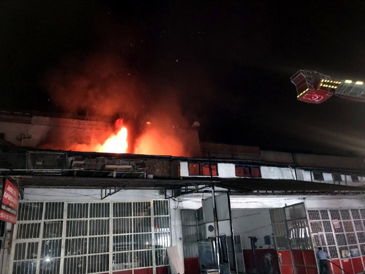 Karabük'te sanayi sitesinde iş yerleri yandı