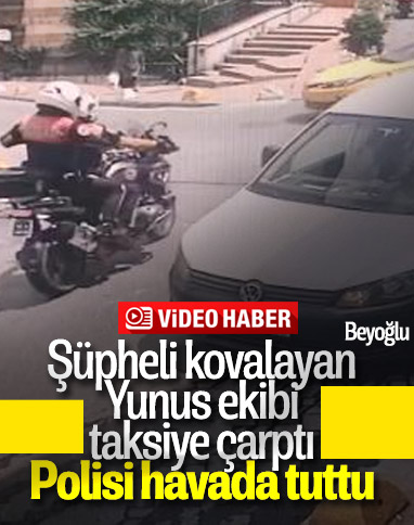 Beyoğlu'nda motosikletli polisler kaza yaptı