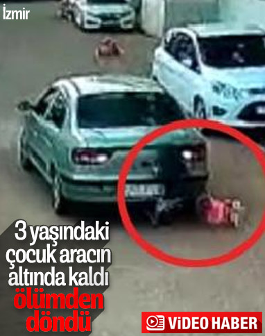 İzmir'de 3 yaşındaki çocuğa otomobil çarptı