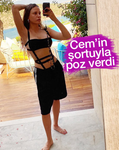 Serenay Sarıkaya'dan ayna pozları
