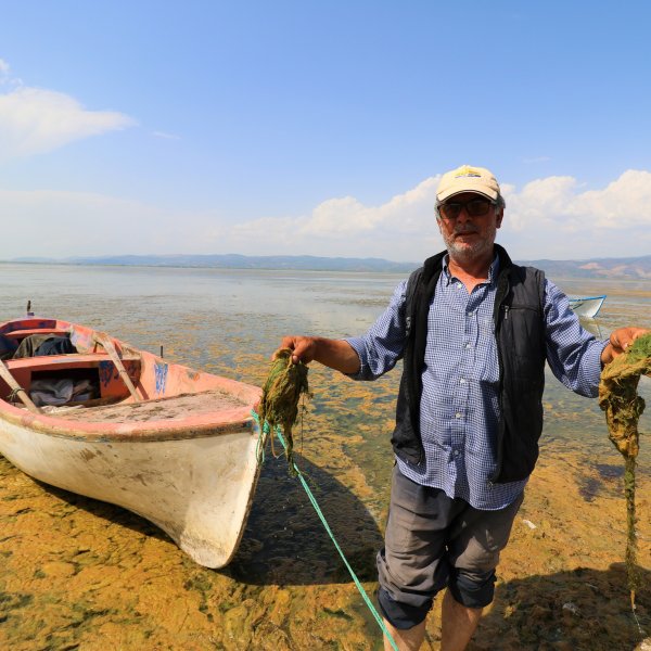 Manisa'daki Marmara Gölü kuraklıkla karşı karşıya